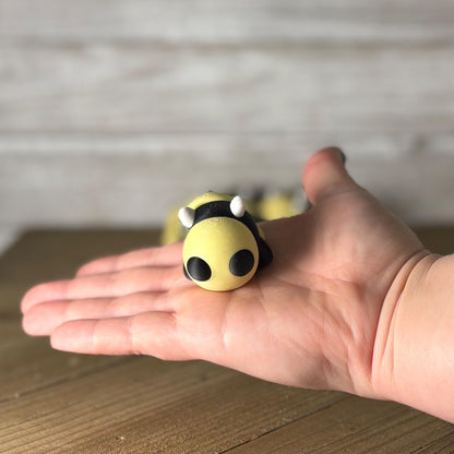 3D Printed Articulated Wiggly Bee Fidget Toy | Flexible Desk Buddy | Cute Bee Gift | Stress Relief Fidget | Perfect for Valentine’s Day