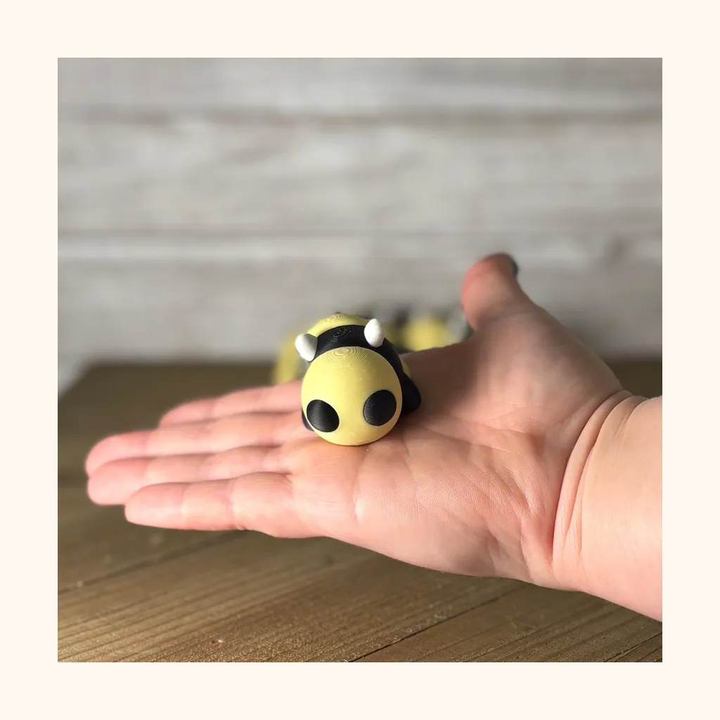 Bee — photo 2