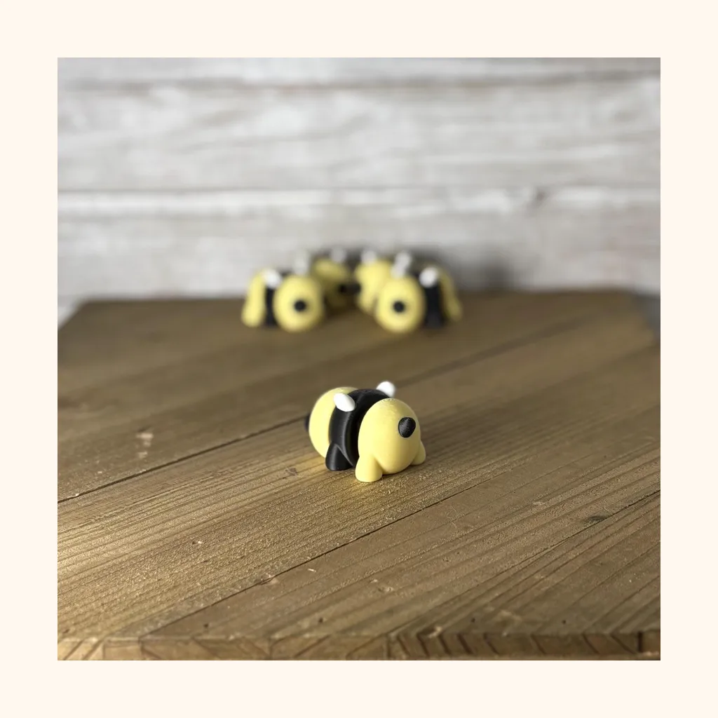 Bee — photo 4